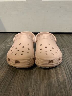 Crocs Women’s Size 6 Classic Clogs in Soft Blush Pink